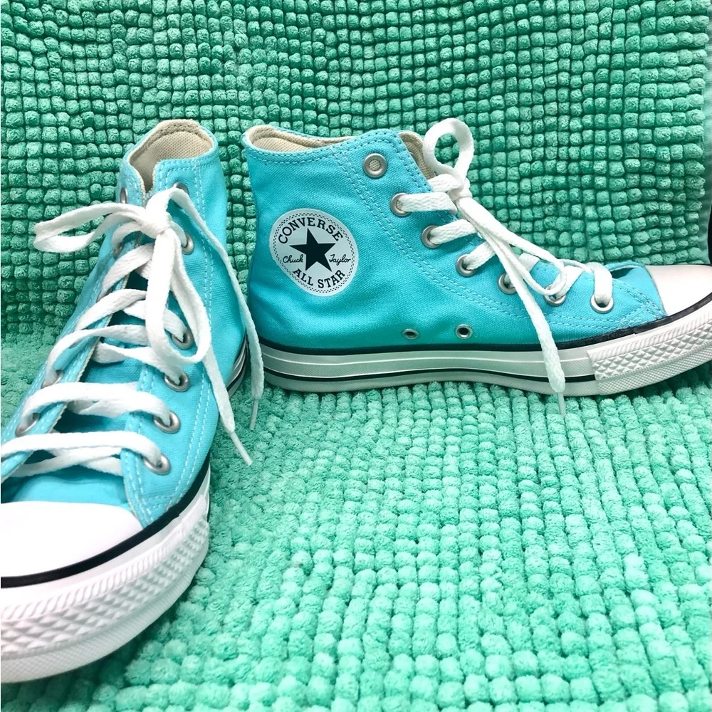 Converse Women’s High-Top Sneakers - Turquoise and White. Like New. Beautiful!